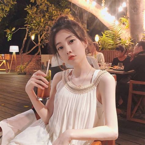 Feng Timo, The Hottest Streamer In China Earning Rs. 1 Crore A Month