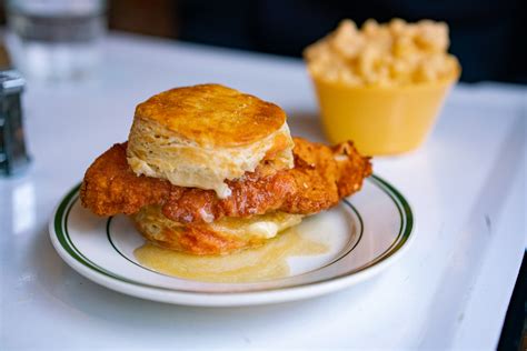 15 BEST Brunch Spots in Williamsburg (Well Worth the Wait)