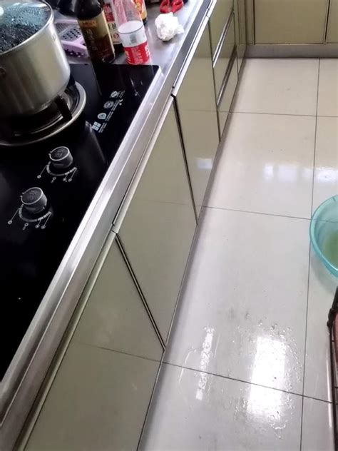 厨房下水管漏水到楼下了怎么处理？-生活视频-搜狐视频