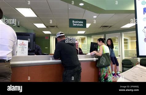 Bank Using Computer 的图像结果