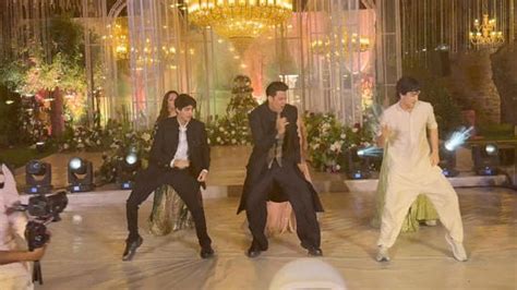 Hrithik Roshan dances with sons Hrehaan, Hridhaan at cousin's wedding ...