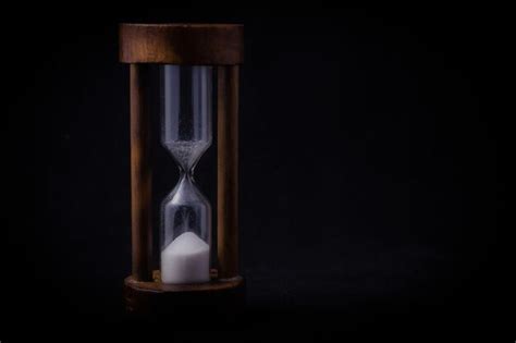 Glass-Free Fall Table 的图像结果