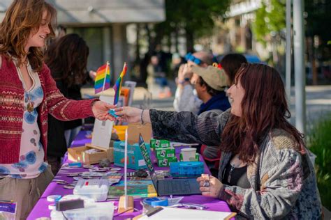 Volunteer Opportunities – The Women's Center