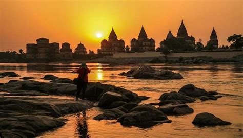 Sawan Bhadon Pillars In Orchha Is An experience To remember