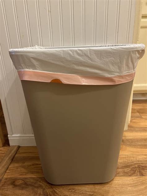 Rubbermaid Commercial Products 41-Quart Beige Plastic Indoor Kitchen ...