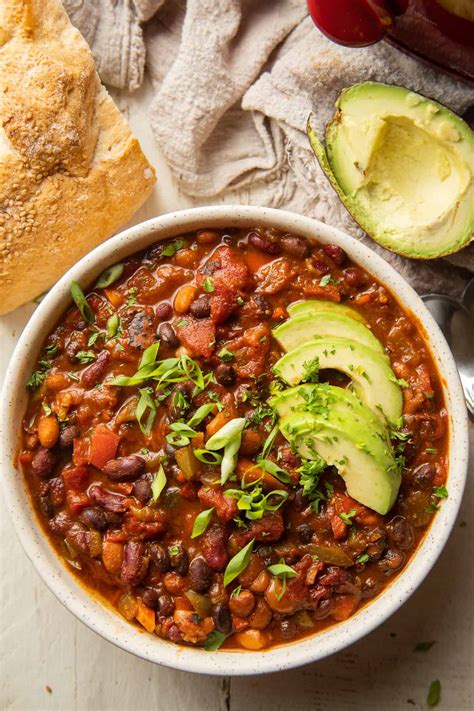 Vegetarian Slow Cooker Chili - Connoisseurus Veg