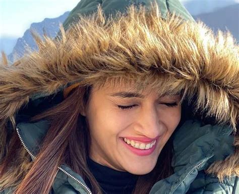 Ways To Style Puffer Jacket In Winter Like A Bollywood Celebrity In ...