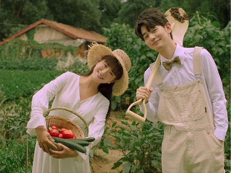 大舅子送什么礼物最新素材