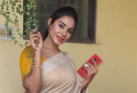 Sri Reddy: ఓ నైట్ నాతో పడుకోమన్నాడు.. హోటల్‌లో ఆ రోజు.. BRS కీలక నేత ...