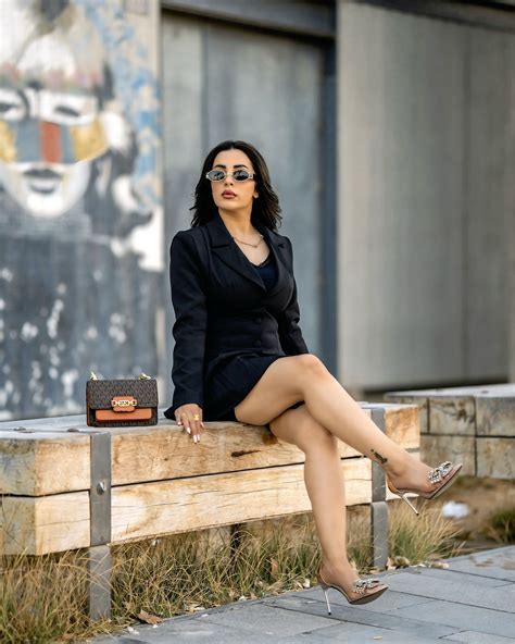 Farzana Naz | Turning the sidewalk into my runway. Confidence? Always in season. 💋🖤 • • 📸 ...