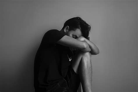 Emotionally Unavailable - What is it? Reasons – Carmesi