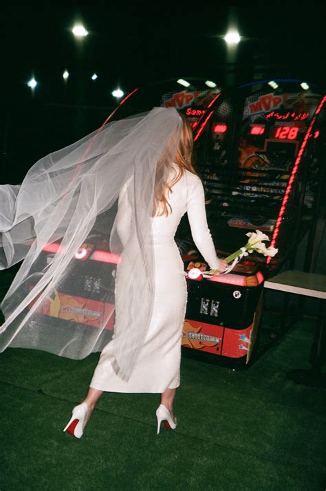 From ’80s Chanel to ’00s Margiela, Brides Increasingly Turn to Vintage Wedding Dresses - The New ...