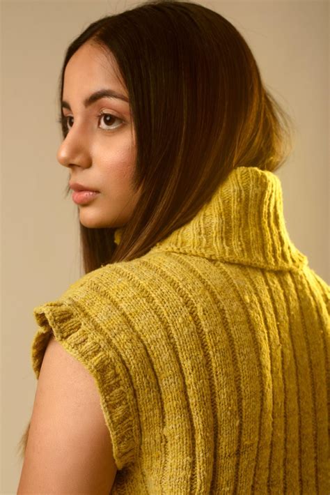 Chunky Turtleneck Rib Sweater Vest – Khajoor