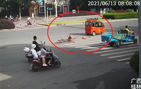 桂林一母女二人被车撞致头部流血，幸好他伸出援手……_腾讯新闻