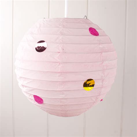 Papierlampion rosé mit Punkten – Bastelidee – Rayher