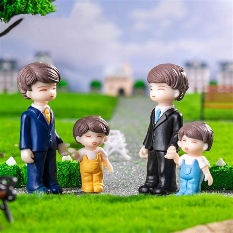 Miniature Father and Son Holding Hands Figurine – Giftoo