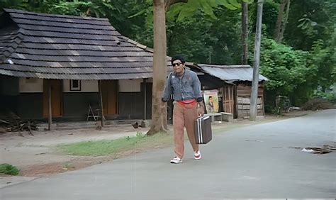 Jagathy walk (ജഗതിയുടെ ജാഡയോടെയുള്ള നടത്തം) | Memes