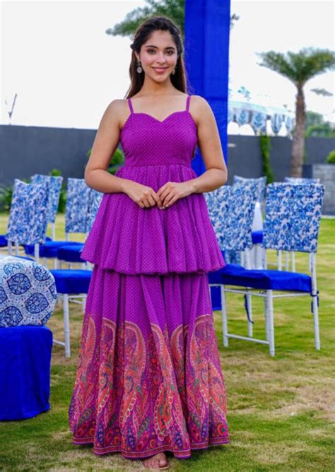 Explore What is Ethnic Wear Dress and 5 Best Ethnic Designs – Idaho-o