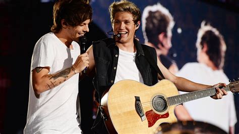 One Direction Surprsing Fans 的图像结果