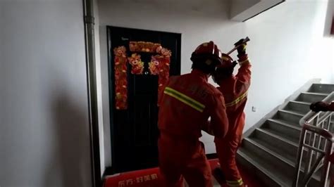 广东高考生被反锁家中，消防紧急破门，获救后坐消防车赴考场_jpbl@jp_门锁_广州