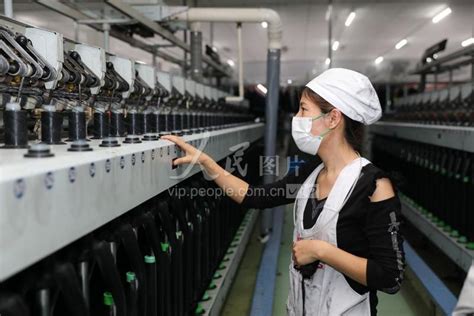 江苏淮安：纺织企业开足马力赶订单-人民图片网