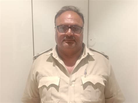 ST assistant inspector caught taking bribe of only Rs 200 in Valsad ...