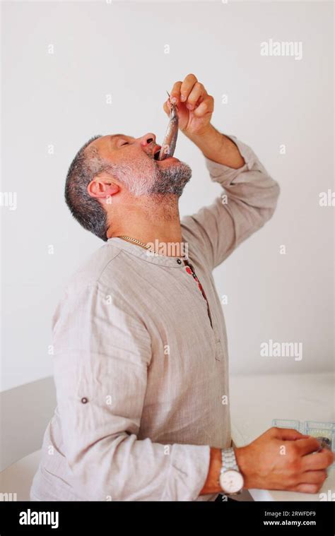 Eating Herring 的图像结果