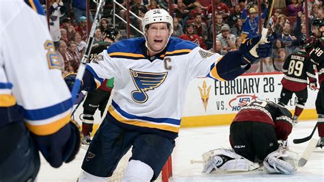 David Backes of St. Louis Blues says he'll return for playoffs - ESPN