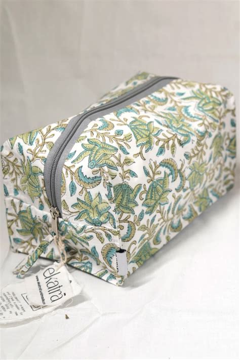 Ekatra 100% Cotton Travel Organizer/Pouch - Green Floral – Okhaistore