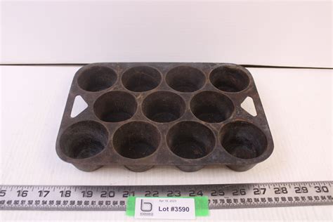 Cast Iron Muffin Tin - Bodnarus Auctioneering