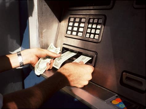 尝鲜体验！在ATM机上如何兑换数字人民币？-大河网