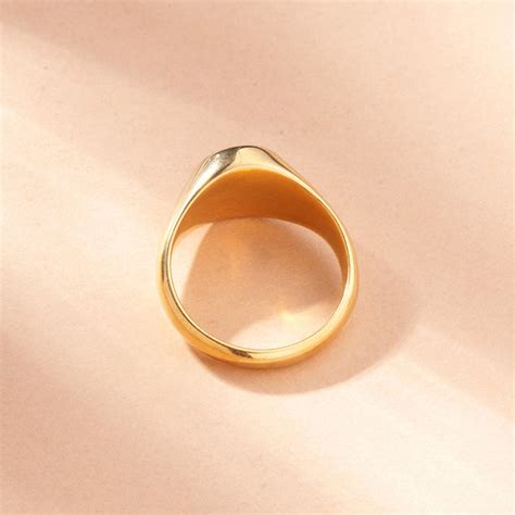 Black Oval Signet Ring – PALMONAS