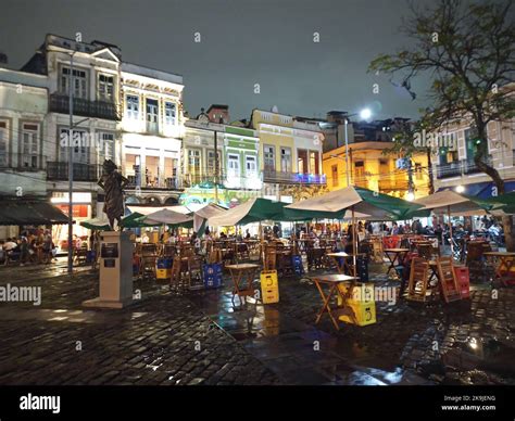 Bars und Restaurants in den Straßen von rio de janeiro in der Nacht ...