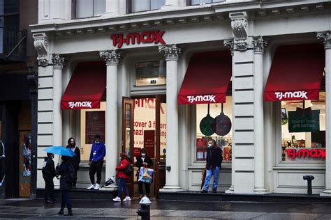 Shopping Soared at Nordstrom Rack, TJMaxx, Discount Retailers in December - Bloomberg