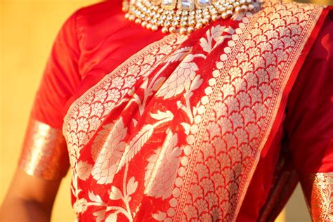 How to Choose the Perfect Handloom Saree for Your Body Type ...