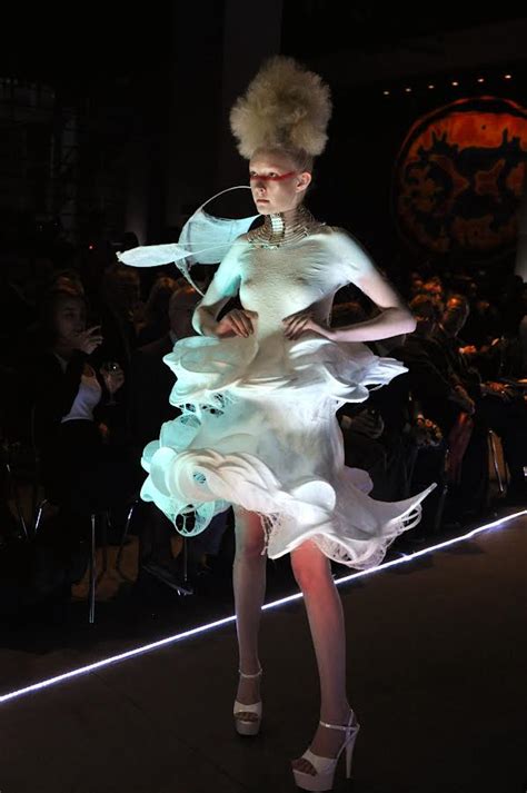 Manel Torres, el catalán que revoluciona la moda con el vestido de ...