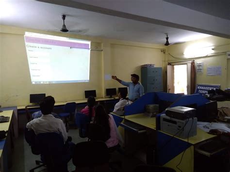 Computer Lab :: Shri Atal Bihari Vajpayee Gov. Arts & Commerce College ...