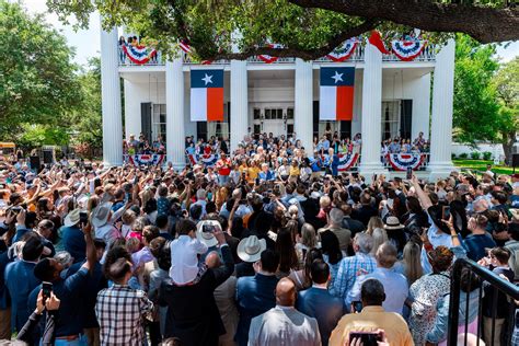 Texas governor signs school-choice bill into law - JNS.org