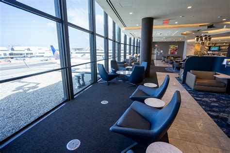 Review: United Polaris Lounge Los Angeles | Prince of Travel