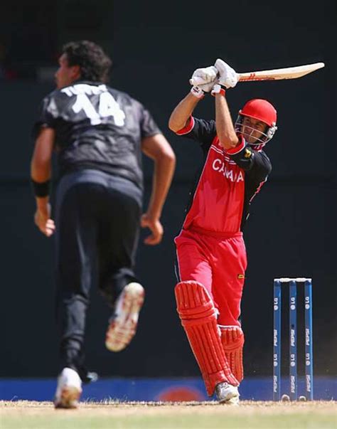 Geoff Barnett goes down the ground off Daryl Tuffey | ESPNcricinfo.com