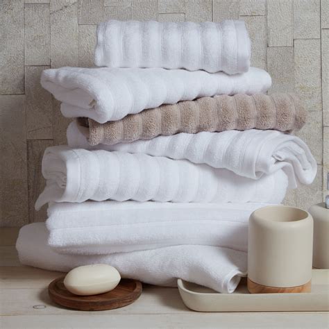 The Best Way To Wash Bath Towels For Fluffiness That Lasts