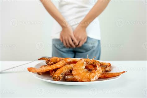 food allergies, women have reactions itching and redness after eating ...