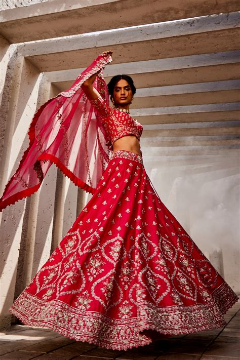 Swathi Veldandi - Hot Pink Ogee Motif Lehenga - Elahe