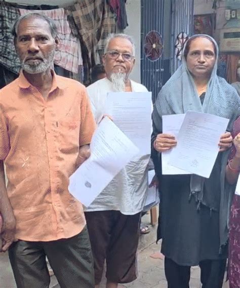 Ahmedabad Surat Form 7 Controversy; Live Voters Shown Dead Voter List ...