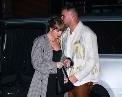 Unlikely Duo Taylor Swift and Travis Kelce's Adorable PDA Steals the ...