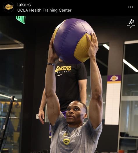 "August Hours" 😤 : r/lakers