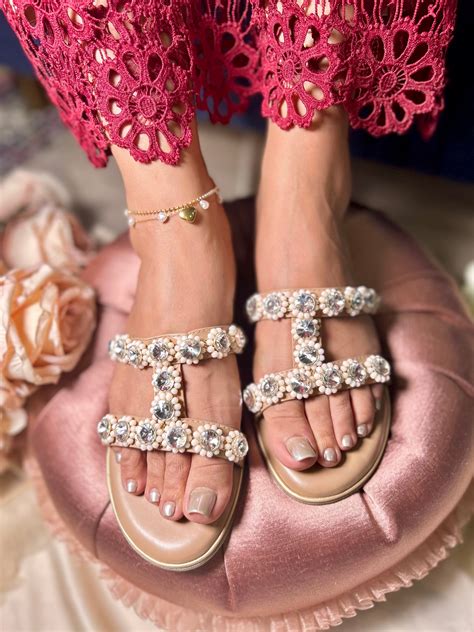 Twinkle Toes – Diya Cross Flats – Sandal Stories
