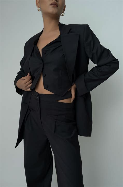 Ebony Black Cropped Tailored Waistcoat – Qua