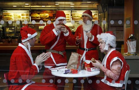 Restaurants Open On Christmas Eve 2017: McDonald's, Chipotle, Starbucks And More - Newsweek