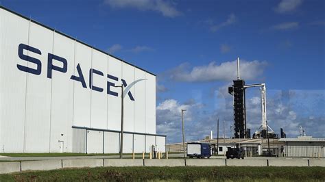 Intelsat Invests in Lower Orbits as Musk’s SpaceX Upends Sector | Tech ...